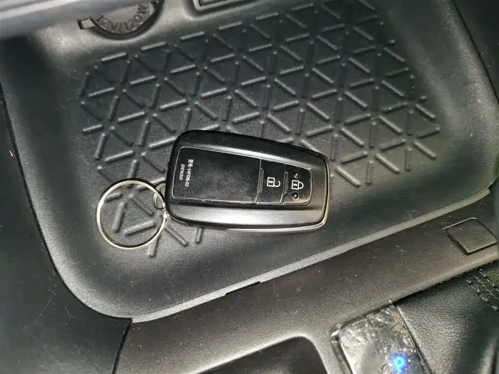 Toyota RAV4 2023 из CN, фото 9