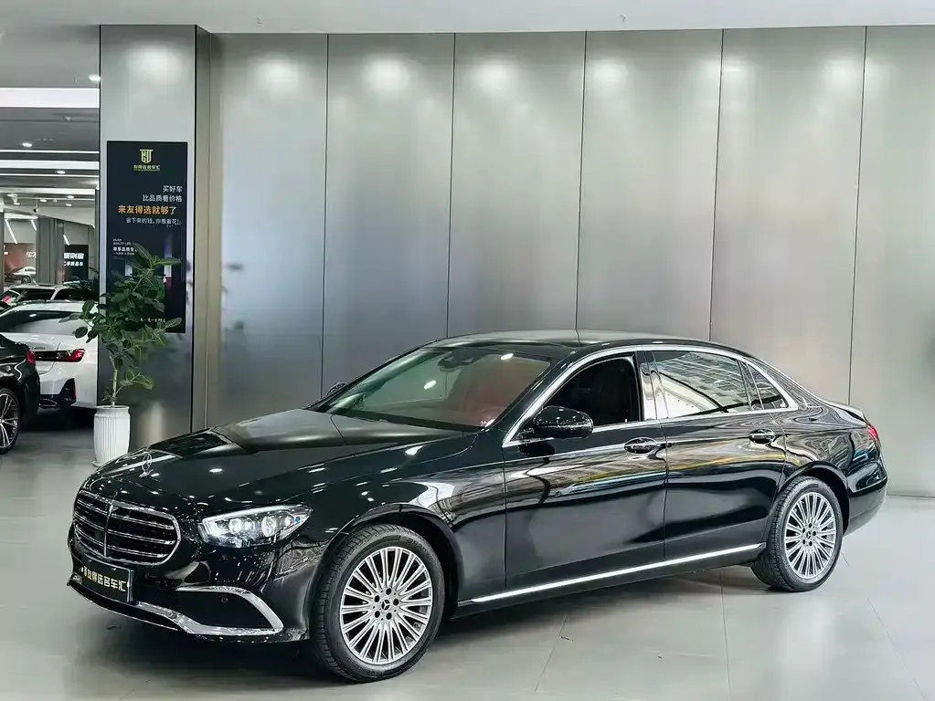 Mercedes-Benz E-Class — фото 1