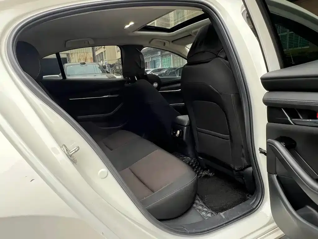 Mazda 3 Axela 2022 из CN, фото 2