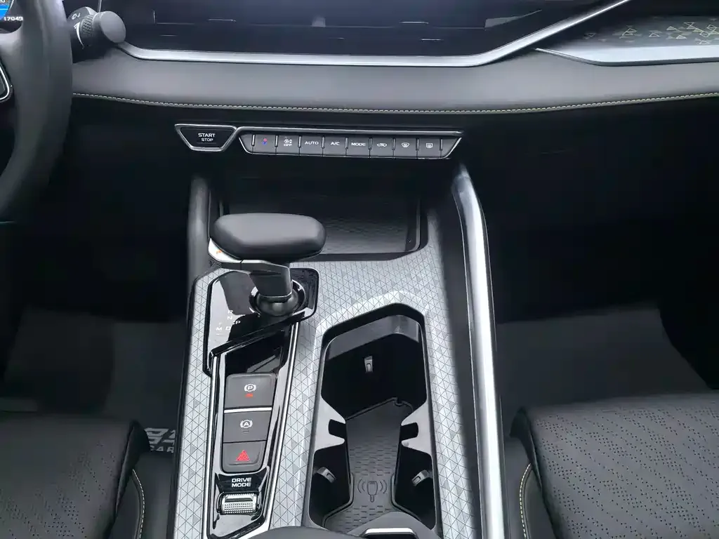 Geely Xingrui 2023 из CN, фото 2