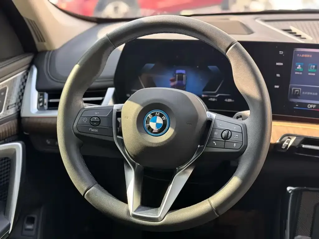 BMW iX1 2024 из CN, фото 3