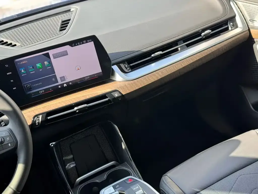 BMW iX1 2024 из CN, фото 8
