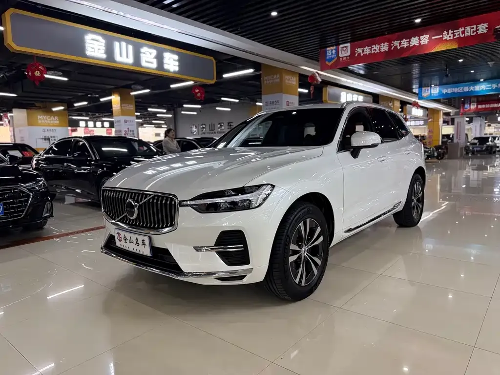 Volvo XC60 — фото 1
