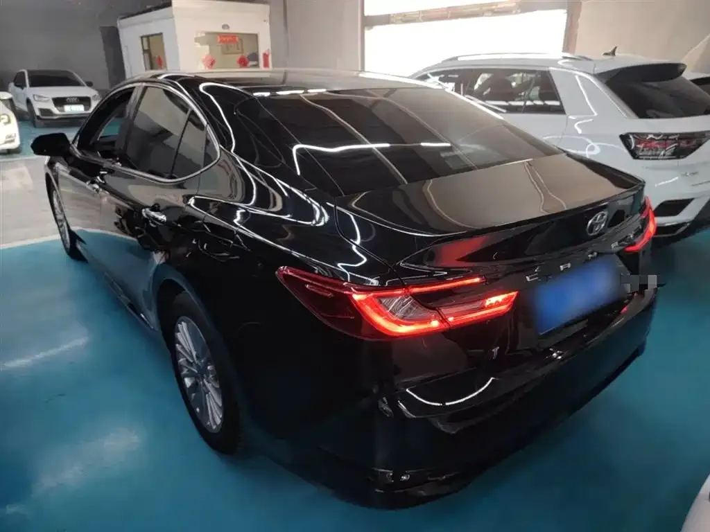 Toyota Camry 2024 из CN, фото 2