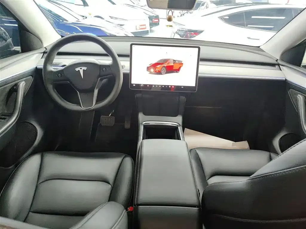 Tesla Model Y — фото 5