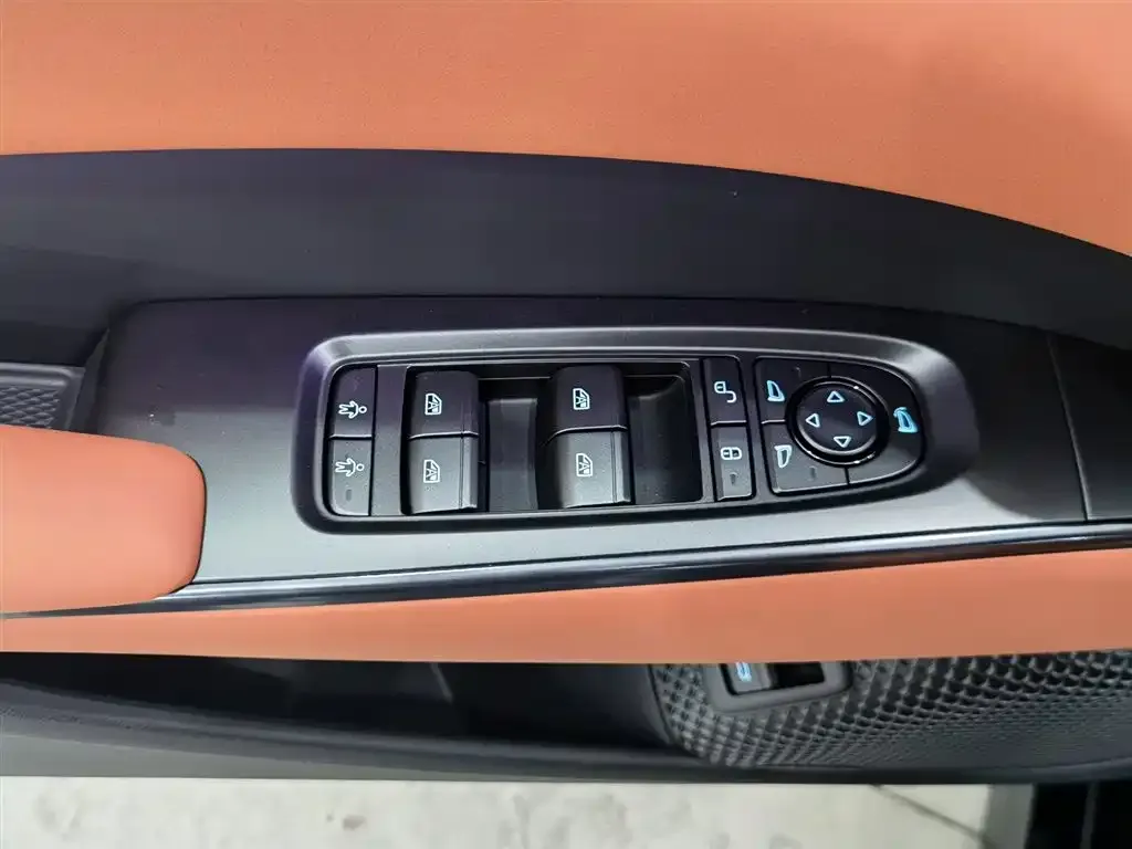BYD Seal — фото 9