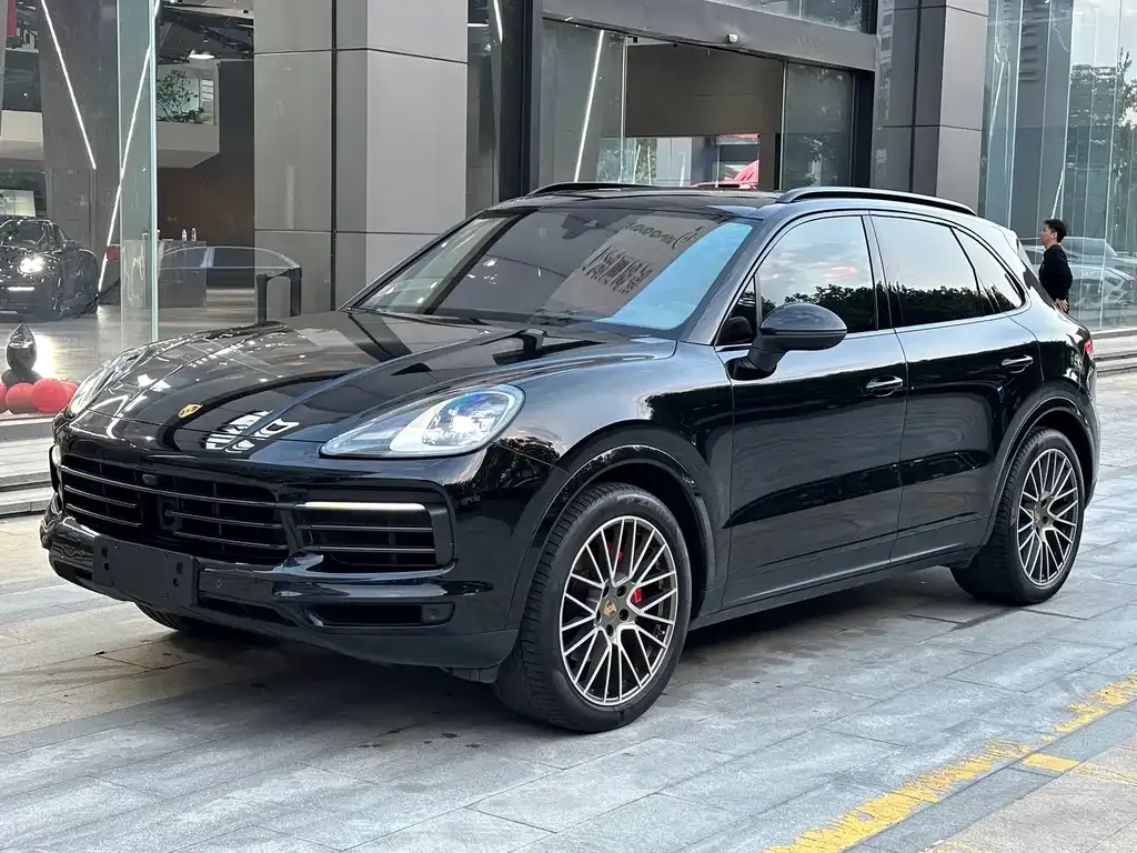 Porsche Cayenne — фото 1