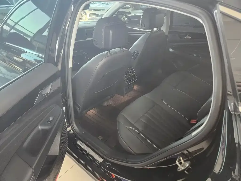 Volkswagen Passat 2024 из CN, фото 6