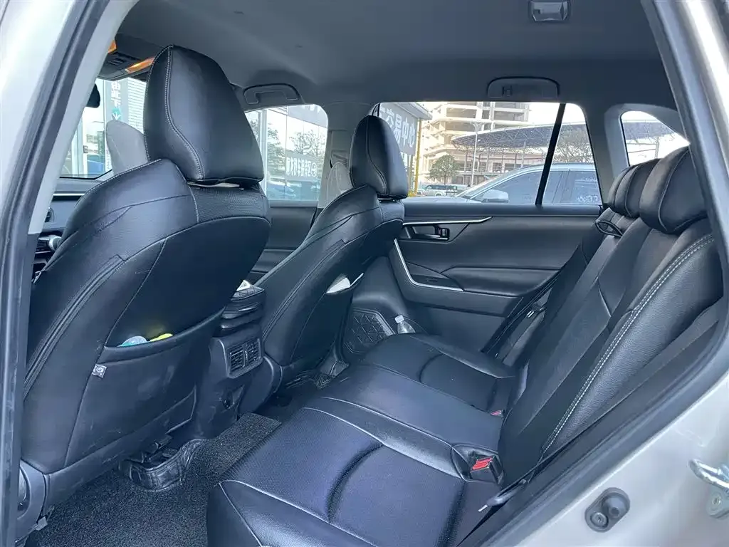 Toyota Wildlander 2023 из CN, фото 2