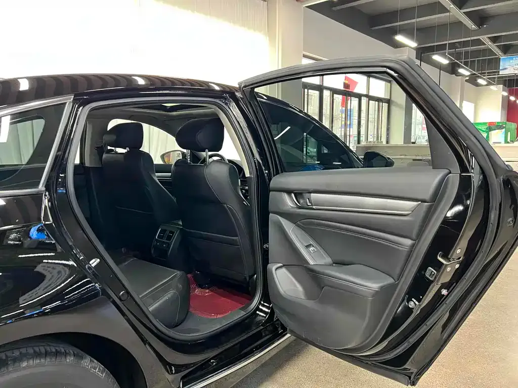Honda Accord — фото 10