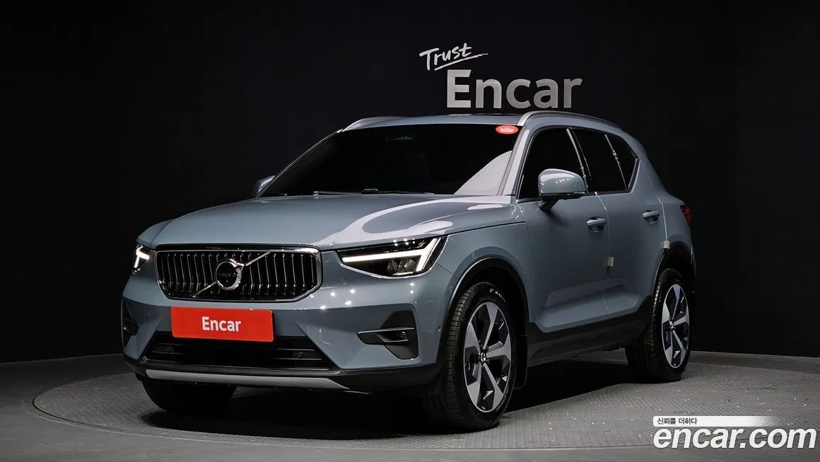 Volvo XC40 — фото 1