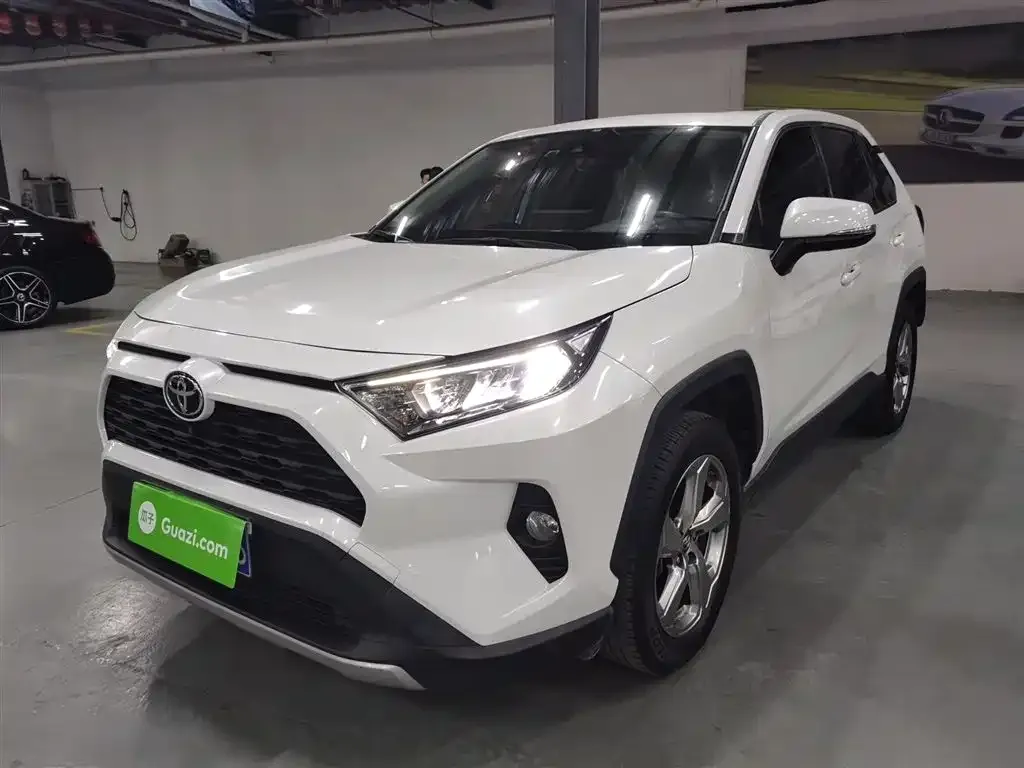 Toyota RAV4 — фото 5