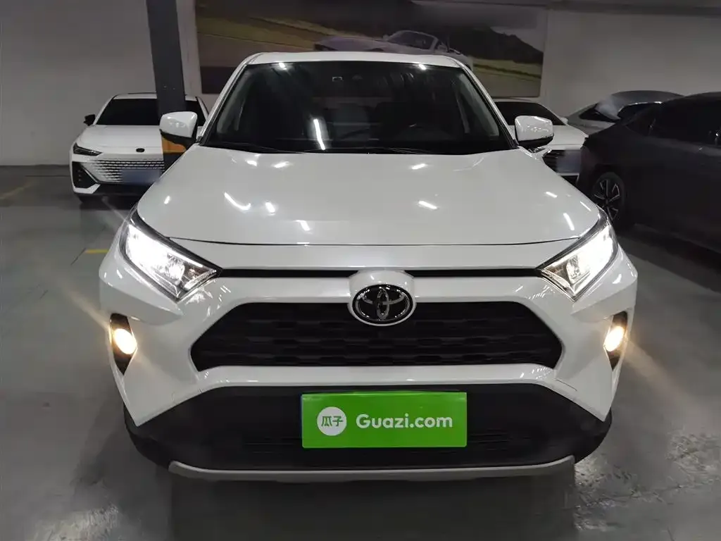 Toyota RAV4 — фото 6