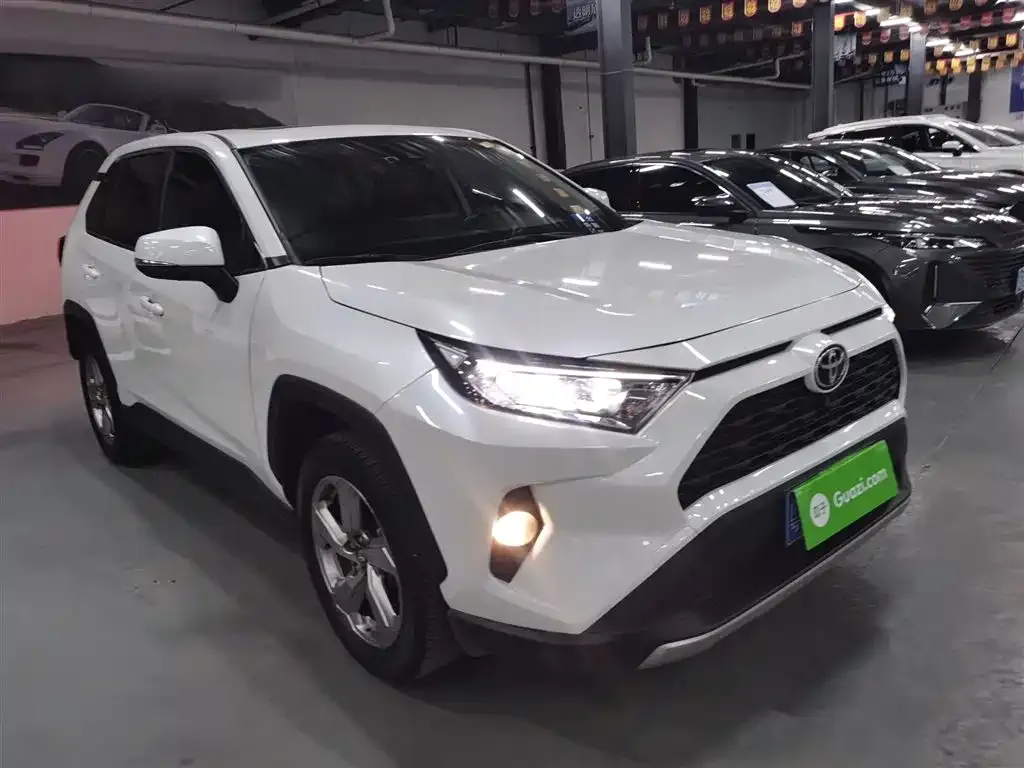Toyota RAV4 — фото 9