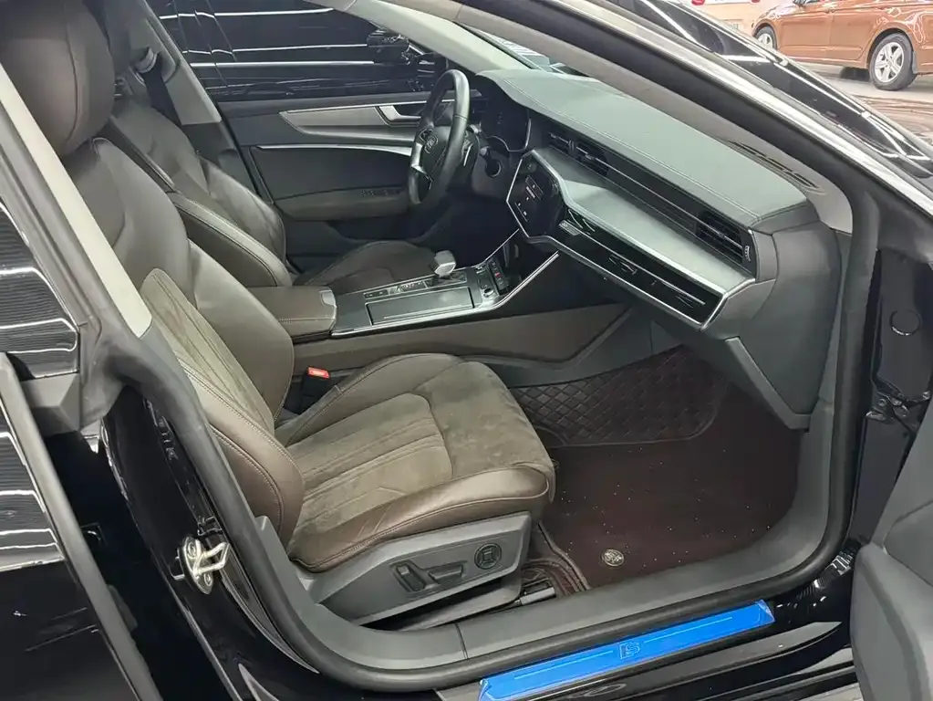 Audi A7L 2024 из CN, фото 8