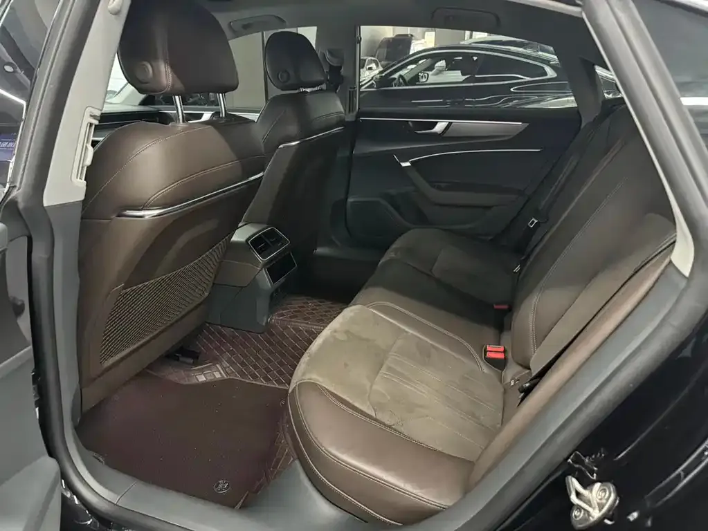 Audi A7L 2024 из CN, фото 7