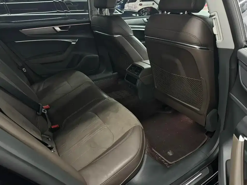 Audi A7L 2024 из CN, фото 4