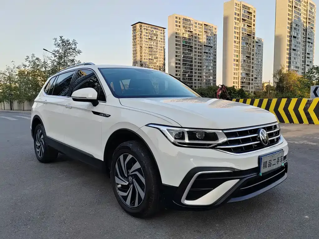 Volkswagen Tiguan L — фото 3