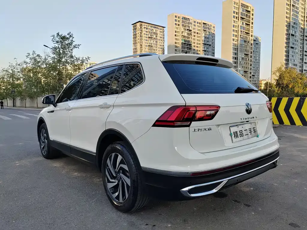 Volkswagen Tiguan L — фото 4