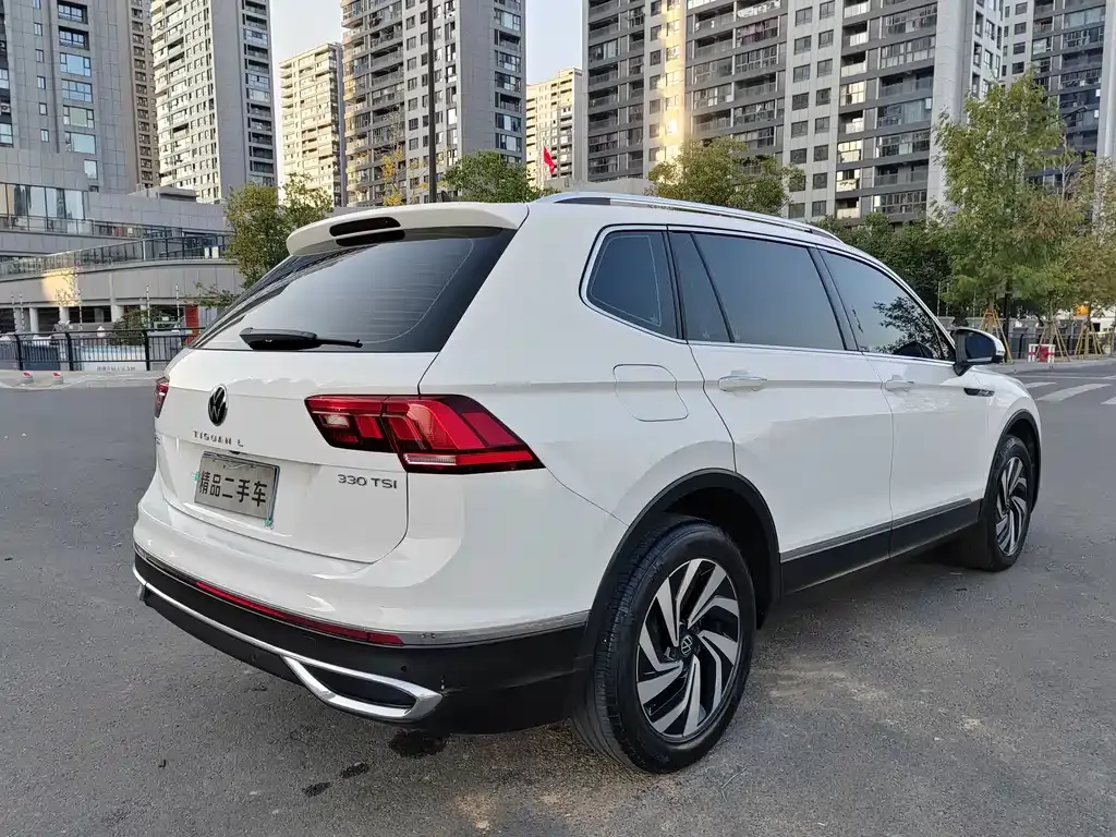 Volkswagen Tiguan L — фото 6