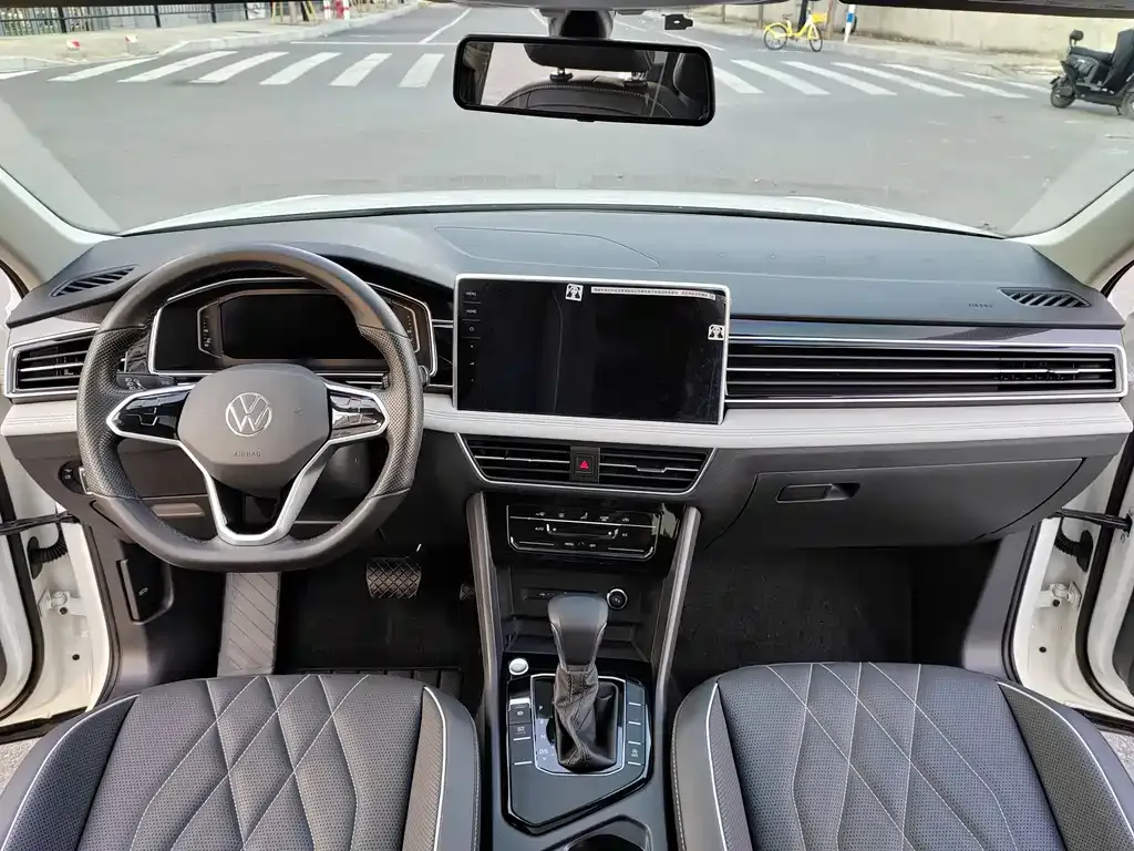 Volkswagen Tiguan L — фото 7
