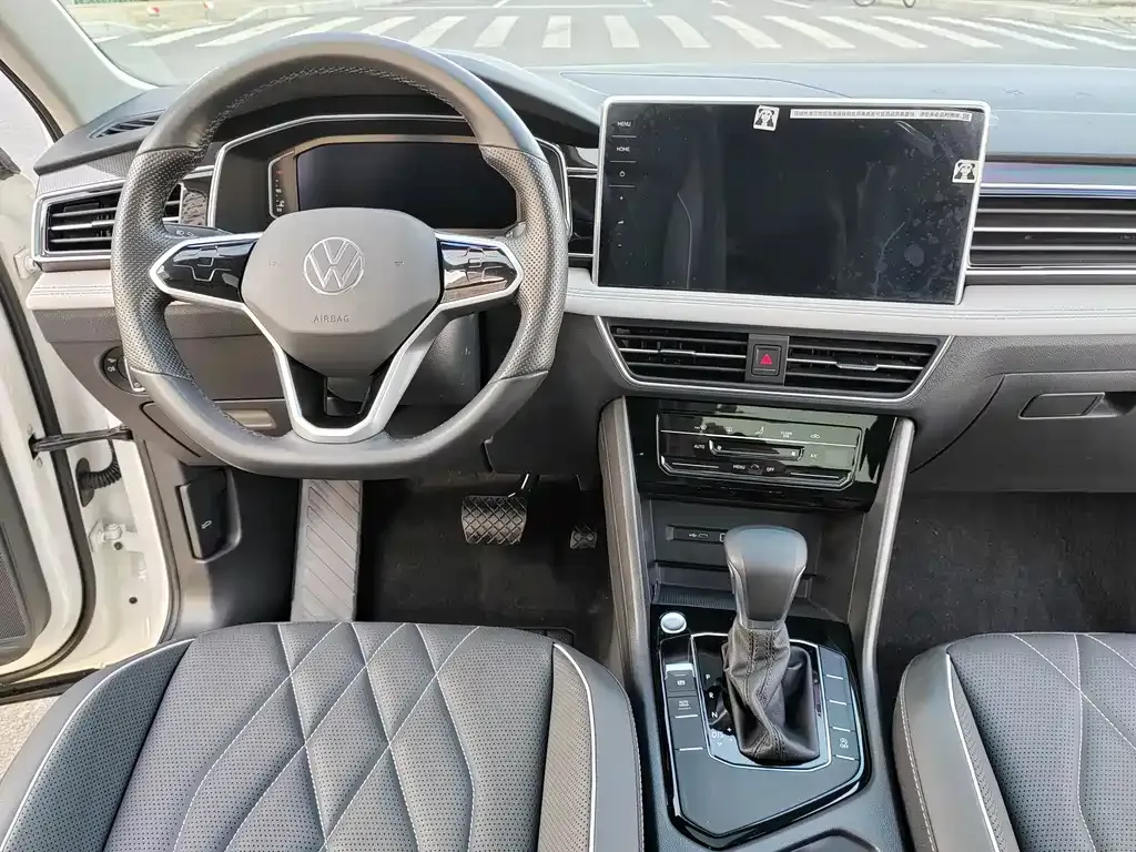 Volkswagen Tiguan L — фото 8