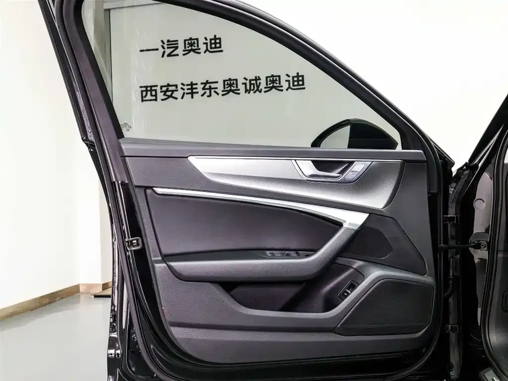 Audi A6L 2023 из CN, фото 9