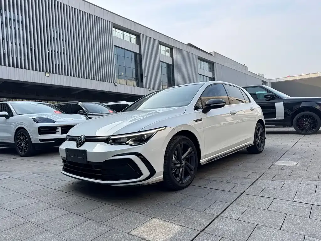 Volkswagen Golf 2023 из CN, фото 1