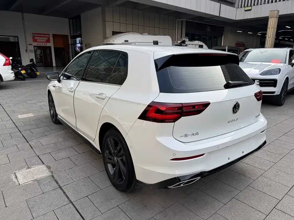Volkswagen Golf 2023 из CN, фото 8
