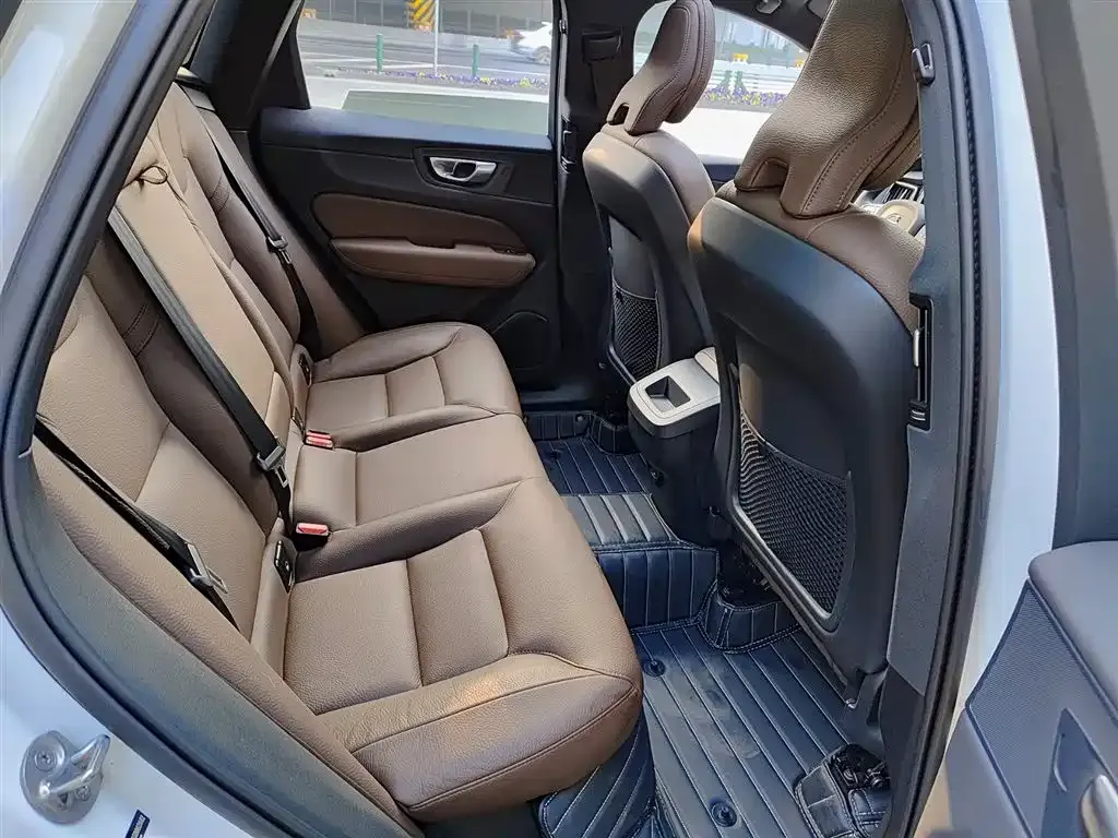 Volvo XC60 2024 из CN, фото 10