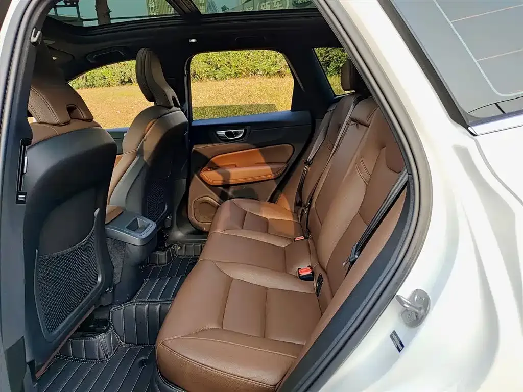 Volvo XC60 2024 из CN, фото 2