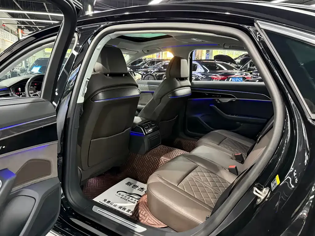 Audi A8 2023 из CN, фото 7