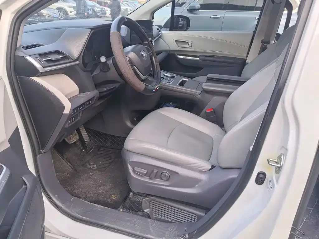 Toyota Granvia — фото 8