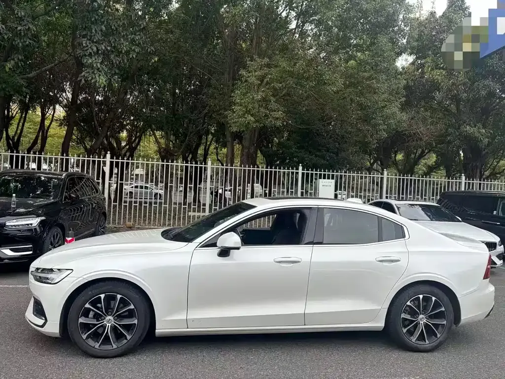 Volvo S60 — фото 9
