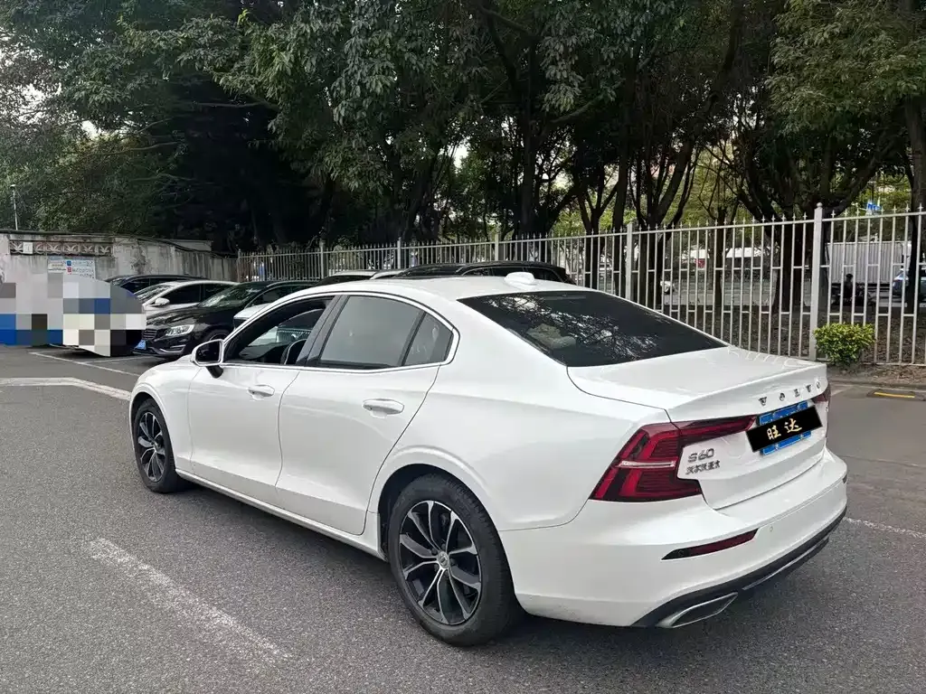 Volvo S60 — фото 10