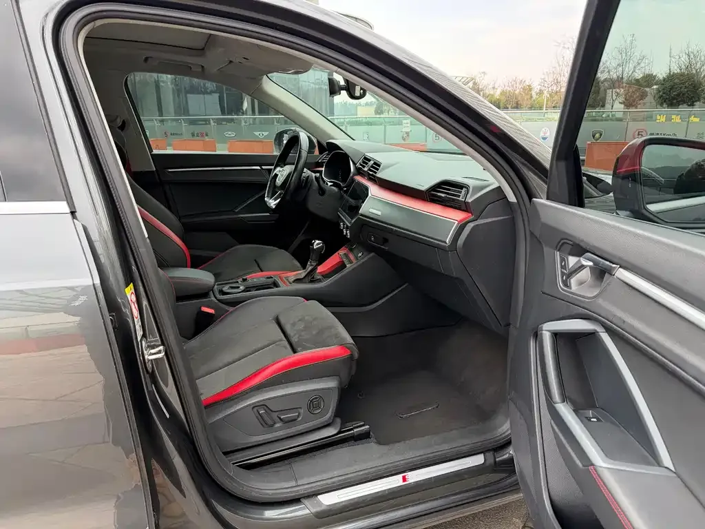 Audi Q3 2022 из CN, фото 2