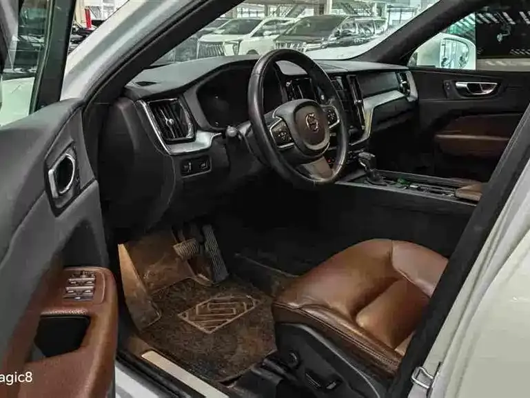 Volvo XC60 2021 из CN, фото 8
