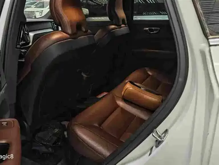 Volvo XC60 2021 из CN, фото 3