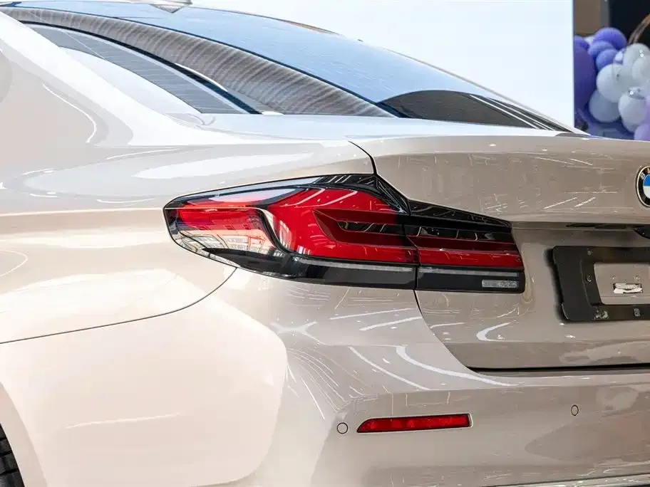 BMW 5 Series — фото 2