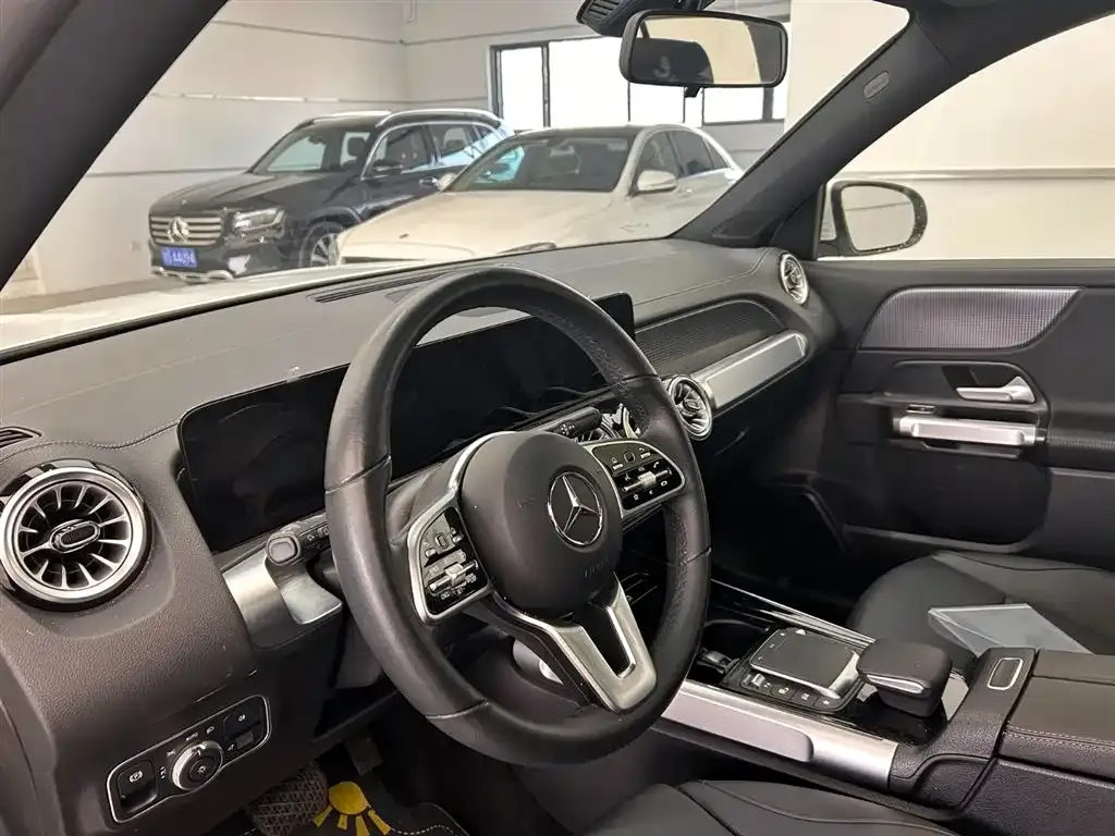Mercedes-Benz GLB — фото 10