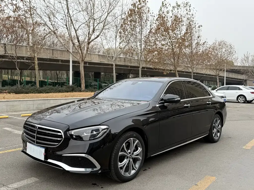 Mercedes-Benz E-Class — фото 1