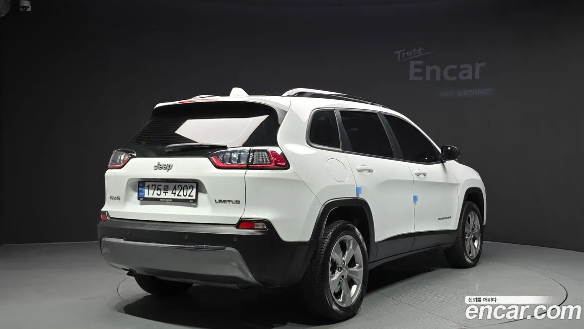Jeep Cherokee — фото 4