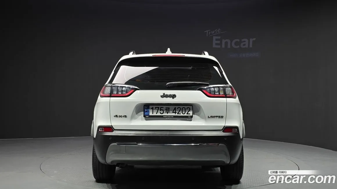 Jeep Cherokee — фото 9