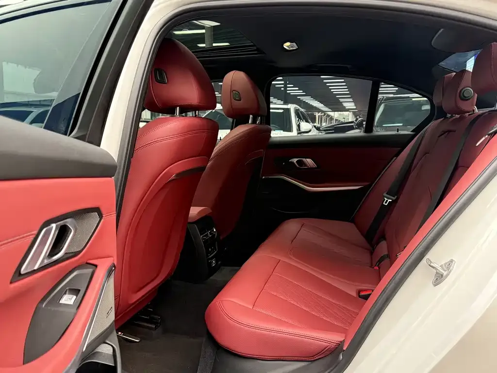 BMW 3 Series 2024 из CN, фото 10