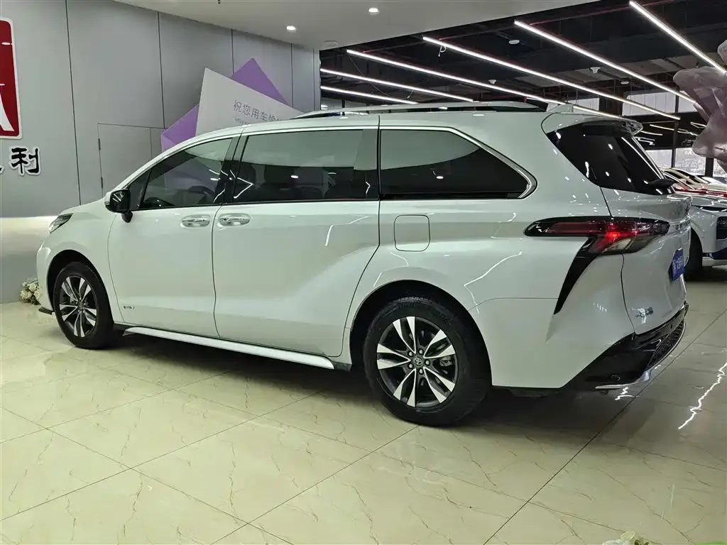 Toyota Granvia — фото 8