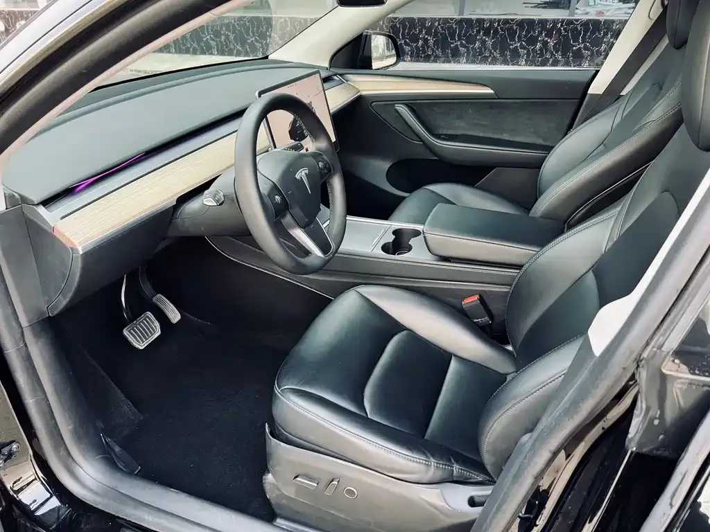 Tesla Model Y — фото 8