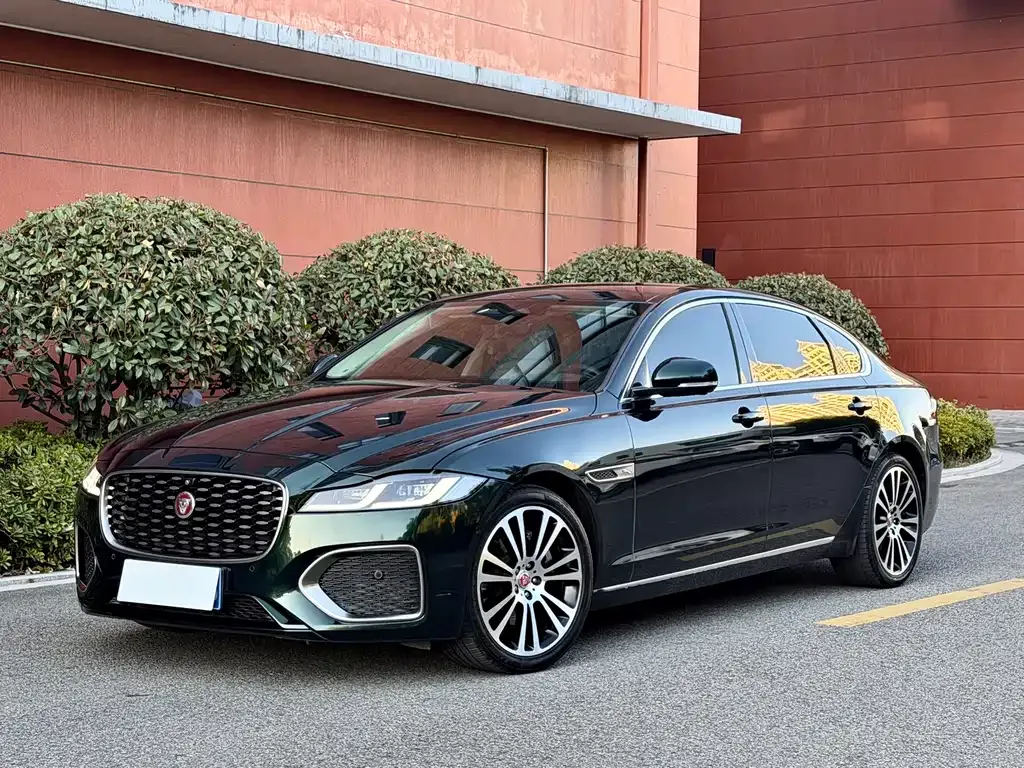Jaguar XFL — фото 1