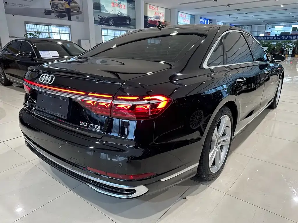 Audi A8 — фото 5