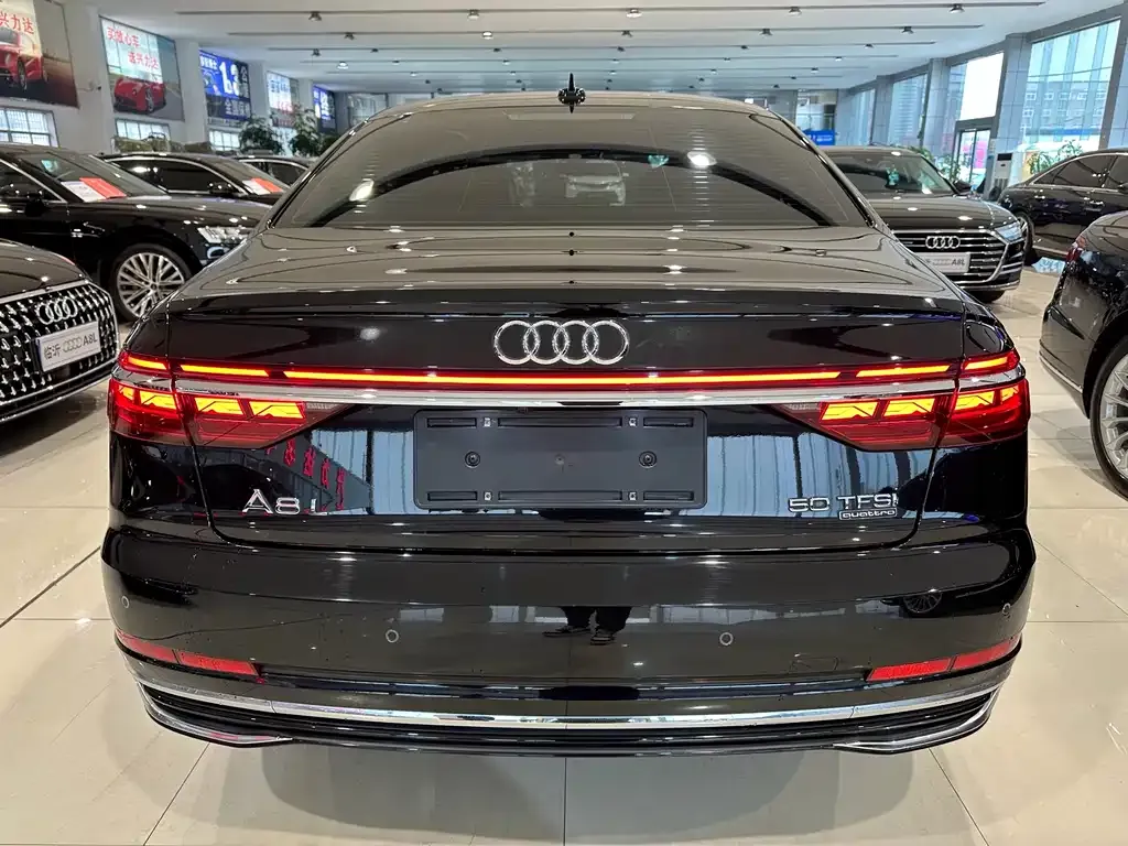 Audi A8 — фото 8