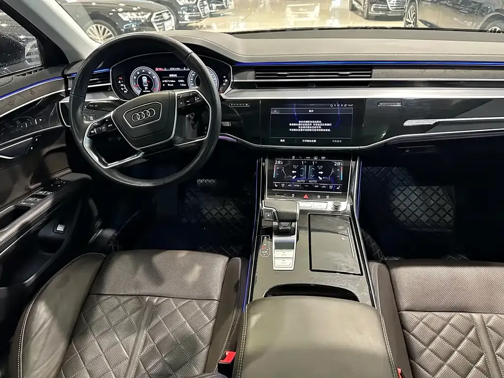 Audi A8 — фото 10